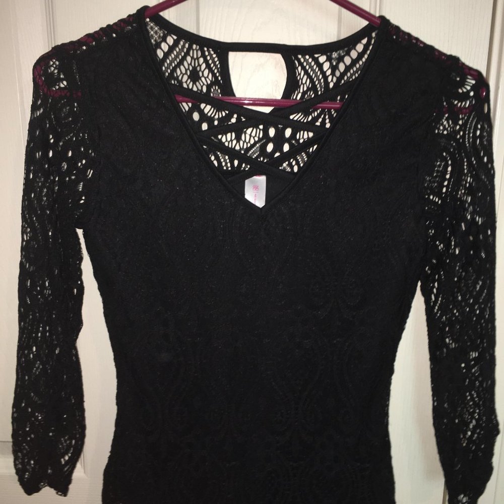 Lace Cropped Sleeve